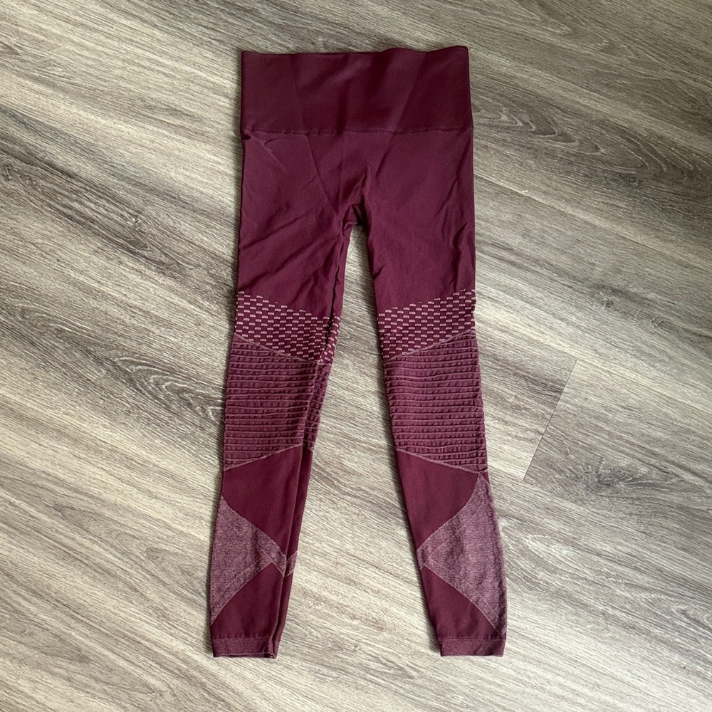 SPANX Deep Red Leggings Seamless Women’s Athletic Mid rise Tights Small